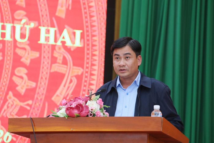 Đại diện lãnh đạo Sở Nội vụ trả lời ý kiến của cử tri