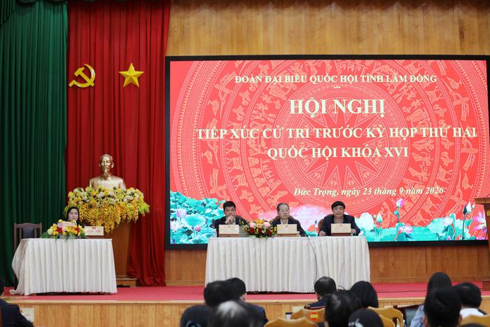 Quang cảnh hội nghị tiếp xúc cử tri