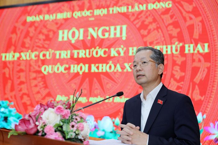 Bí thư Trung ương Đảng, Chánh án Tòa án nhân dân tối cao Nguyễn Văn Quảng phát biểu tại hội nghị