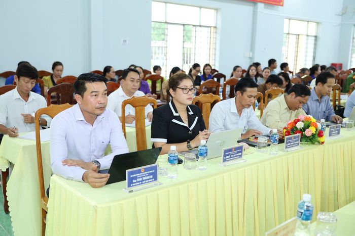 Lãnh đạo xã Sông Lũy dự buổi tiếp xúc