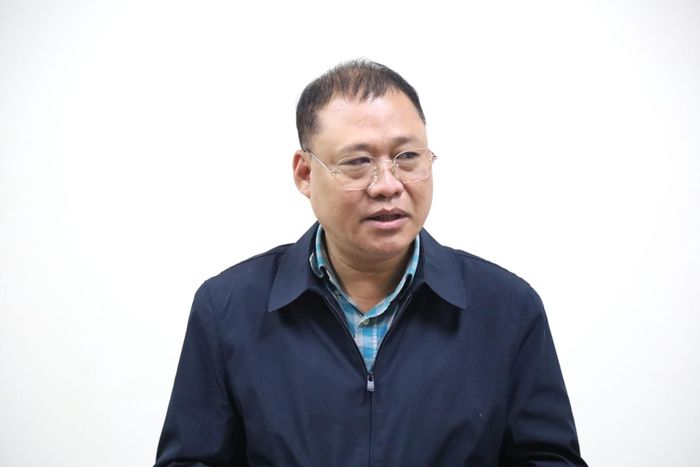 Phó Giám đốc Báo và PTTH Lâm Đồng Bùi Thanh Quang trao đổi một số nội dung về kết quả giám sát