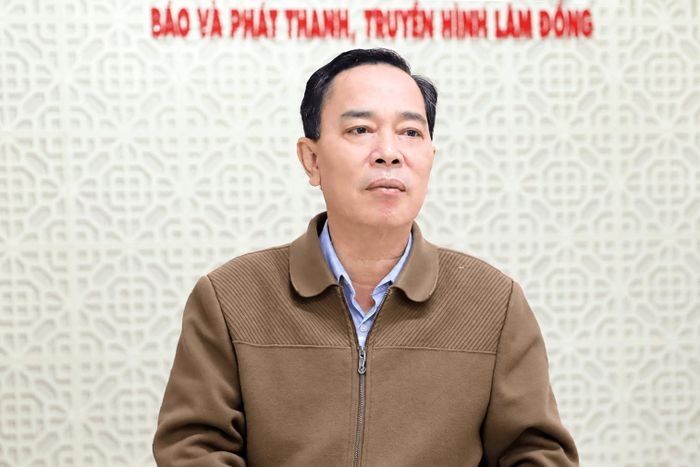Đồng chí Lê Huy Toàn, Tỉnh ủy viên, Bí thư Đảng ủy, Giám đốc Báo và PTTH Lâm Đồng phát biểu tại buổi làm việc