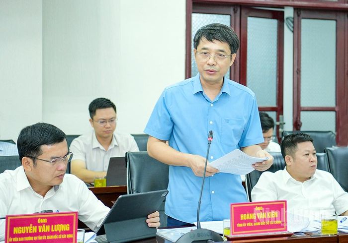 Đồng chí Hoàng Văn Kiên, Tỉnh ủy viên, Giám đốc Sở Tài chính phát biểu tại hội nghị.