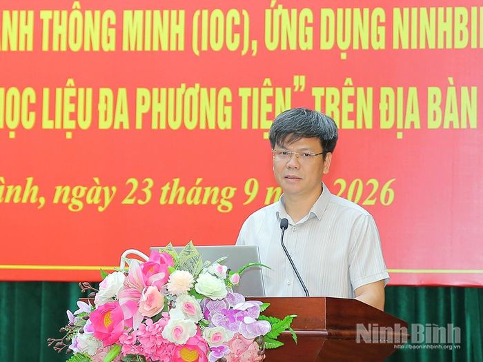 Lãnh đạo Sở Khoa học và Công nghệ báo cáo tình hình, tiến độ triển khai các nền tảng, hệ thống phục vụ điều hành số của tỉnh.