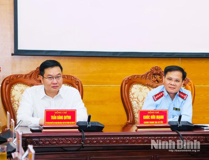 Đồng chí Trần Đăng Quỳnh, Ủy viên Dự khuyết Trung ương Đảng, Phó Bí thư Thường trực Tỉnh ủy và đồng chí Khúc Hữu Mạnh, Chánh Thanh tra Cơ yếu chủ trì hội nghị.