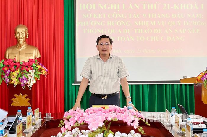 Đồng chí Vũ Thế Hưng, Bí thư Đảng ủy, Chủ tịch HĐND xã điều hành thảo luận tại hội nghị.