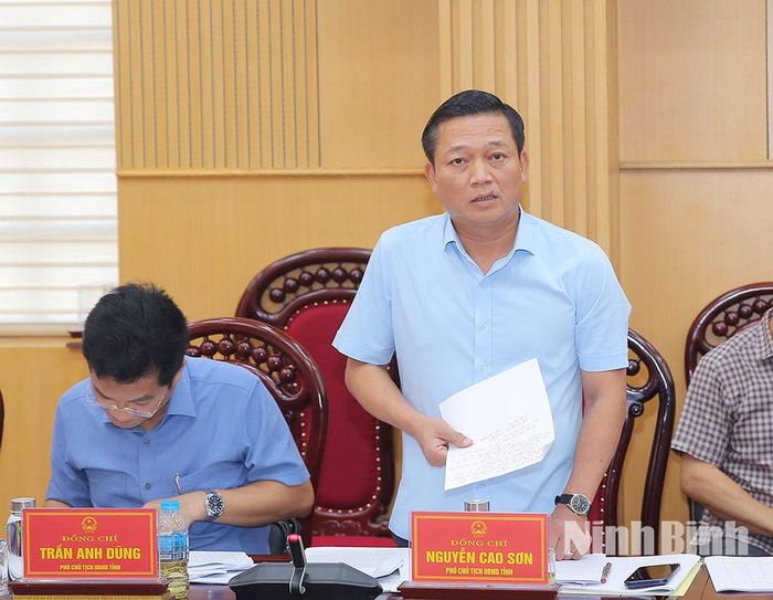 Đồng chí Nguyễn Cao Sơn, Tỉnh ủy viên, Phó Chủ tịch UBND tỉnh phát biểu tại hội nghị.