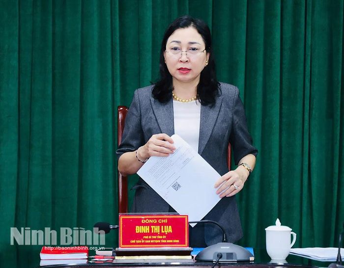 Đồng chí Đinh Thị Lụa, Phó Bí thư Tỉnh ủy, Chủ tịch Ủy ban MTTQ Việt Nam tỉnh phát biểu kết luận hội nghị.