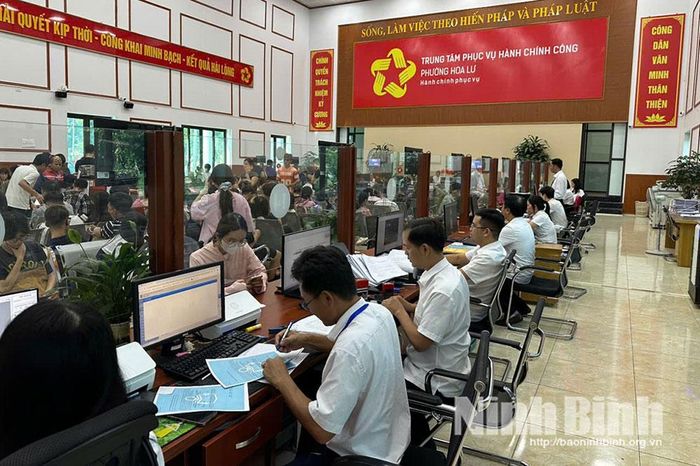 Trung tâm Phục vụ hành chính công phường Hoa Lư lấy sự hài lòng của người dân, doanh nghiệp là thước đo hiệu quả hoạt động.