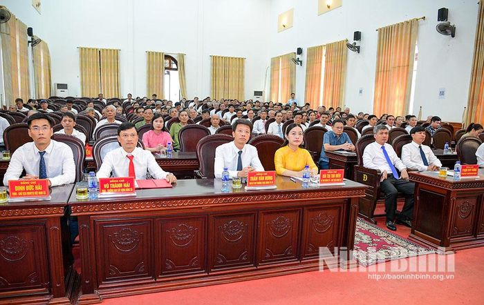 Các đại biểu dự Lễ trao tặng Huy hiệu Đảng.