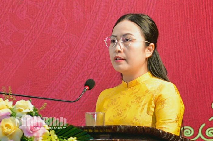 Đồng chí Bùi Thị Thu Hiền, Bí thư Đảng uỷ, Chủ tịch HĐND xã phát biểu tại Lễ trao tặng.