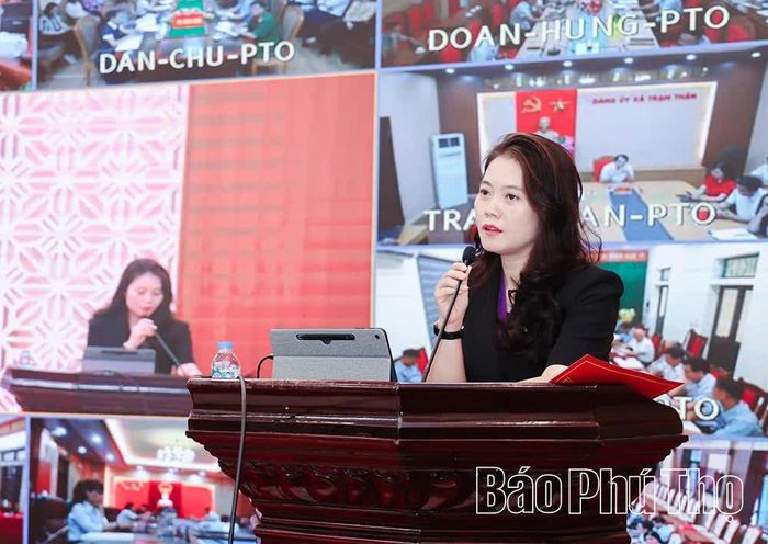 Báo cáo viên của Trường Cán bộ Thanh tra, Thanh tra Chính phủ trình bày chuyên đề tại hội nghị.