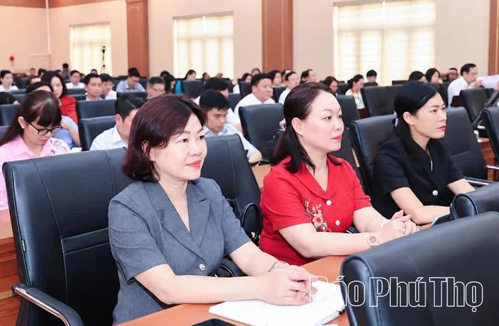 Các đại biểu tham dự hội nghị.