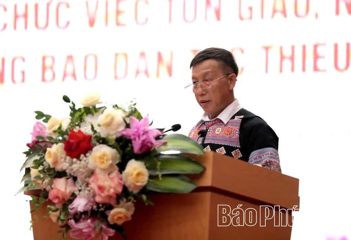 Các đại biểu tham luận tại hội nghị.