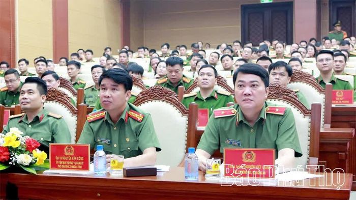 Các đại biểu tham dự hội nghị.