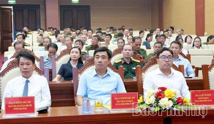Các đại biểu tham dự hội nghị.