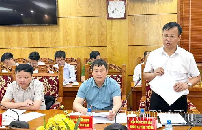 Lãnh đạo các địa phương báo cáo kết quả thực hiện chính sách, pháp luật về quản lý đô thị trên địa bàn.