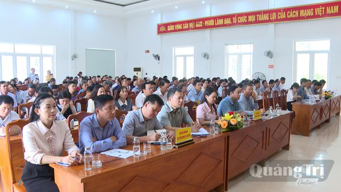 Đại biểu và Nhân dân tham dự diễn đàn - Ảnh: N.L