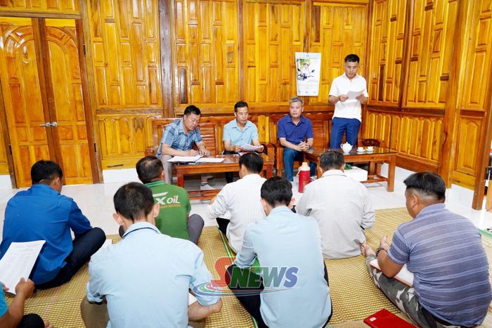 Chi bộ bản Co Nghè, xã Co Mạ triển khai nhiệm vụ bảo đảm ANTT trên địa bàn.