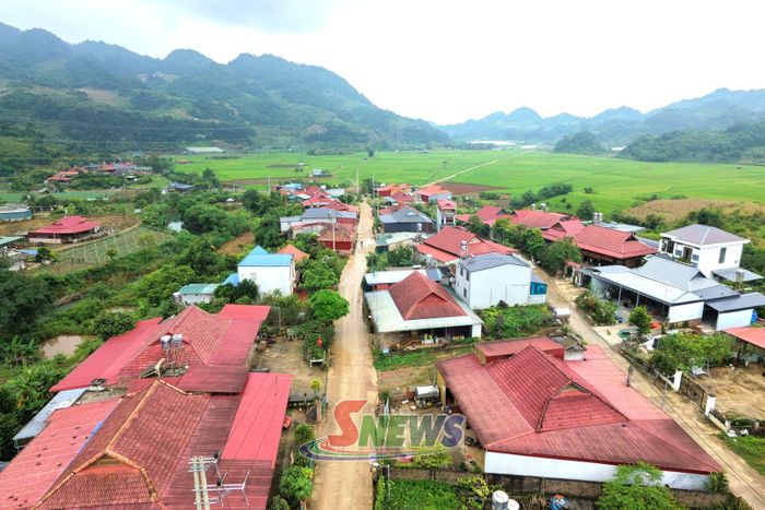 Tuyến đường tại bản Áng, phường Mộc Sơn được đầu tư mở rộng mặt đường từ 3m lên 6m.