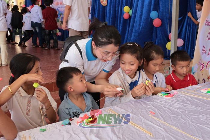 Trải nghiệm làm tò he tại chương trình.