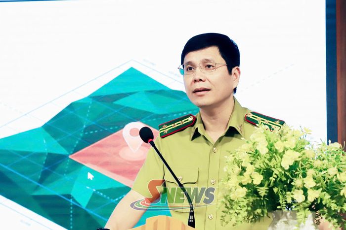 Lãnh đạo Chi cục Kiểm lâm triển khai các văn bản hướng dẫn.