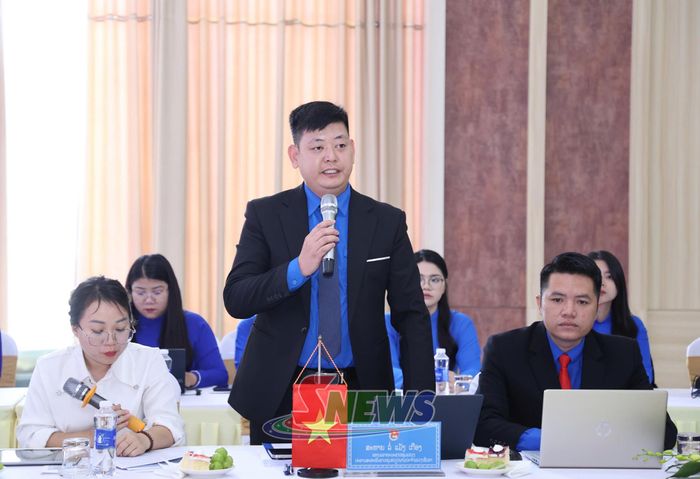 Lãnh đạo Tỉnh đoàn Sơn La phát biểu tại hội đàm.