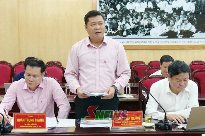 Đại diện lãnh đạo Chi nhánh Ngân hàng chính sách xã hội tỉnh Sơn La phát biểu tại cuộc làm việc.
