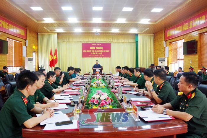 Hội nghị công bố các quyết định của Ban Thường vụ Tỉnh ủy về công tác cán bộ.