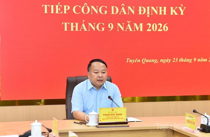 Chủ tịch UBND tỉnh Phan Huy Ngọc phát biểu tại buổi tiếp công dân.