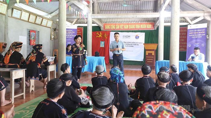 Cán bộ Trung tâm Kiểm soát Bệnh tật tỉnh phối hợp với các tổ chức Quốc tế triển khai các hoạt động phòng, chống dịch bệnh tại các xã biên giới.