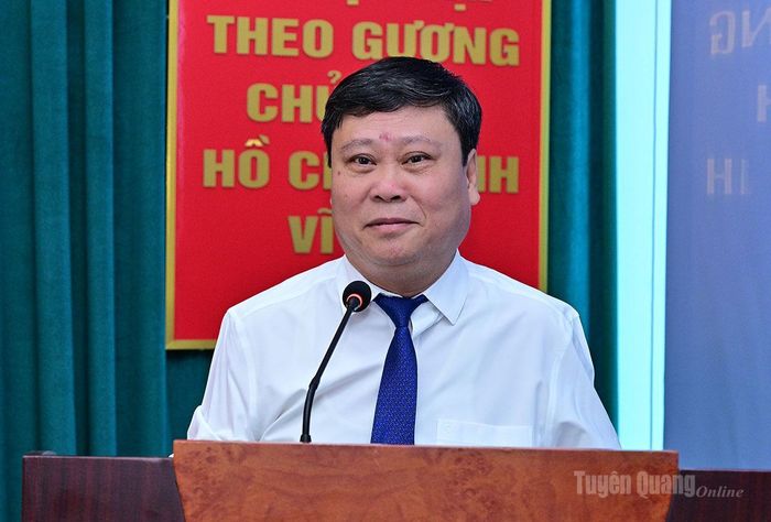 Đồng chí Mai Đức Thông, Uỷ viên BCH Đảng bộ tỉnh, Ủy viên Ban Chấp hành Đảng bộ các cơ quan Đảng tỉnh, Bí thư Đảng ủy, Giám đốc Báo và phát thanh, truyền hình Tuyên Quang, Chủ tịch Hội Nhà báo tỉnh phát biểu tại buổi lễ.