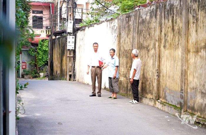 Chi bộ tổ dân phố 35, phường Phan Đình Phùng đã vận động người dân hiến đất để mở rộng các tuyến đường.