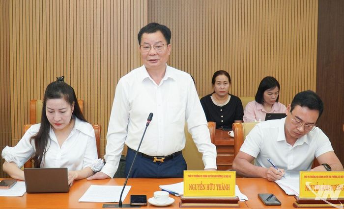 Thành viên Đoàn công tác trao đổi tại buổi làm việc.
