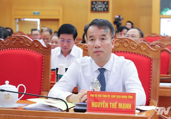 Đồng chí Nguyễn Thế Mạnh, Phó Bí thư Tỉnh ủy, Chủ tịch UBND tỉnh dự Kỳ họp.