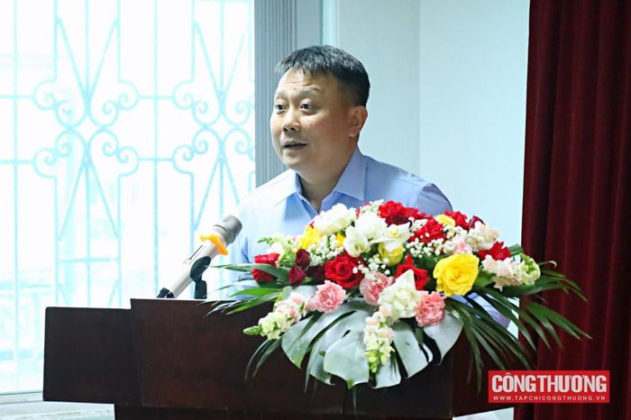 Phó Vụ trưởng Vụ Tổ chức cán bộ Nguyễn Quang Hồng công bố Quyết định về việc bổ nhiệm ông Trần Mạnh Hà, Phó Viện trưởng, Phụ trách Viện Nghiên cứu Điện tử, Tin học, Tự động hóa giữ chức Viện trưởng Viện Nghiên cứu Điện tử, Tin học, Tự động hóa