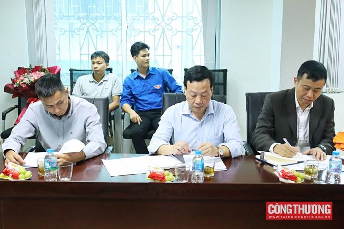 Tân Viện trưởng Trần Mạnh Hà, Phó Viện trưởng Nguyễn Định Lượng, Phó Viện trưởng Dương Đức Anh (từ phải qua) tại buổi làm việc