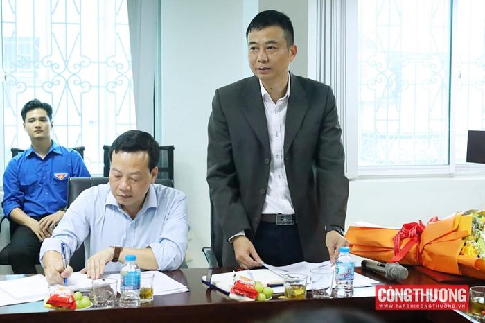 Tân Viện trưởng Trần Mạnh Hà báo cáo tổng quan về mô hình hoạt động của đơn vị