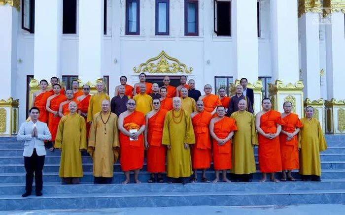 Lưu niệm tại Văn phòng Trung ương Liên minh Phật giáo Lào