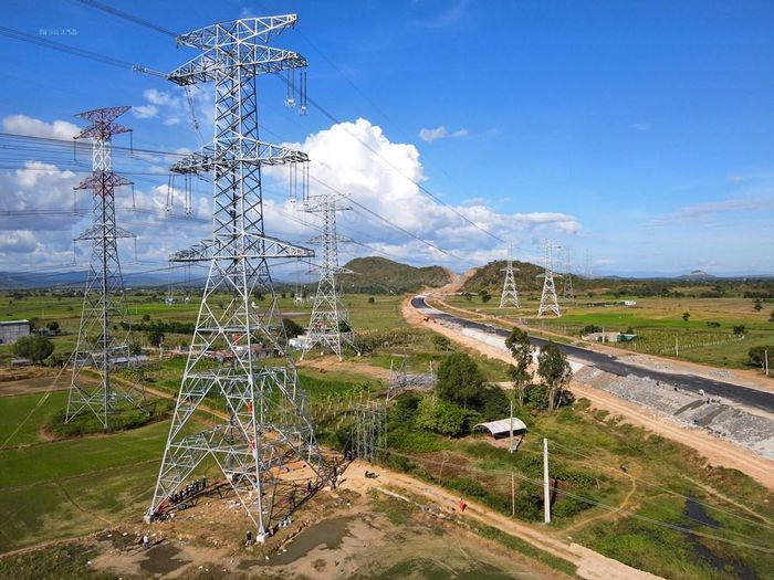 Việc cho phép chỉ định thầu trực tiếp các gói thầu di dời hạ tầng kỹ thuật sẽ giải quyết dứt điểm các vướng mắc về thủ tục phối hợp