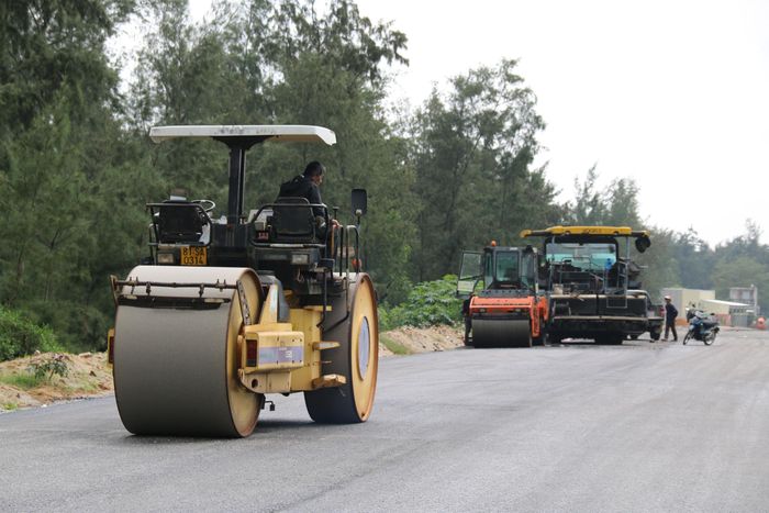 Quảng Ngãi đang lên phương án tháo gỡ, hỗ trợ nhà thầu xây dựng vượt qua giai đoạn khó khăn. (Ảnh: Lê Danh)