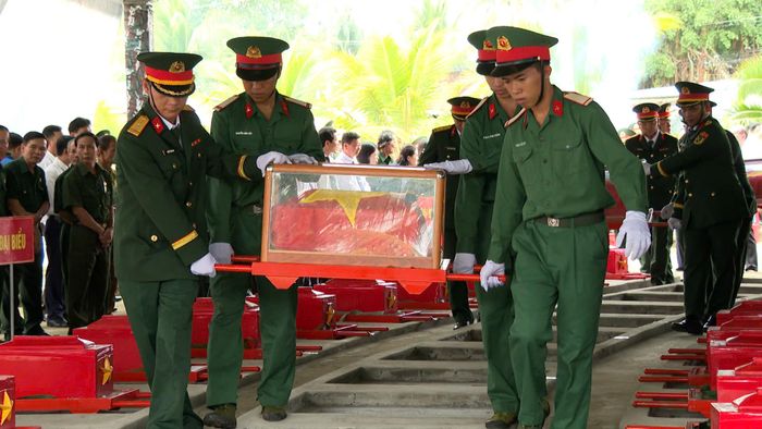 Các liệt sĩ được an nghỉ tại Nghĩa trang liệt sĩ Mỏ Cày Bắc.