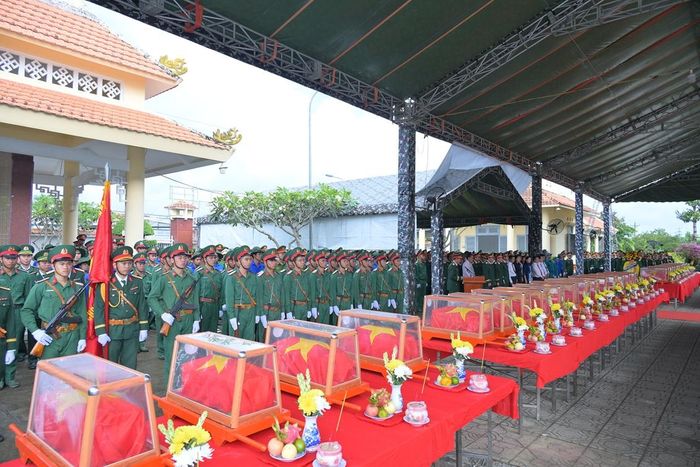 Lễ truy điệu diễn ra trong không khí trang nghiêm.