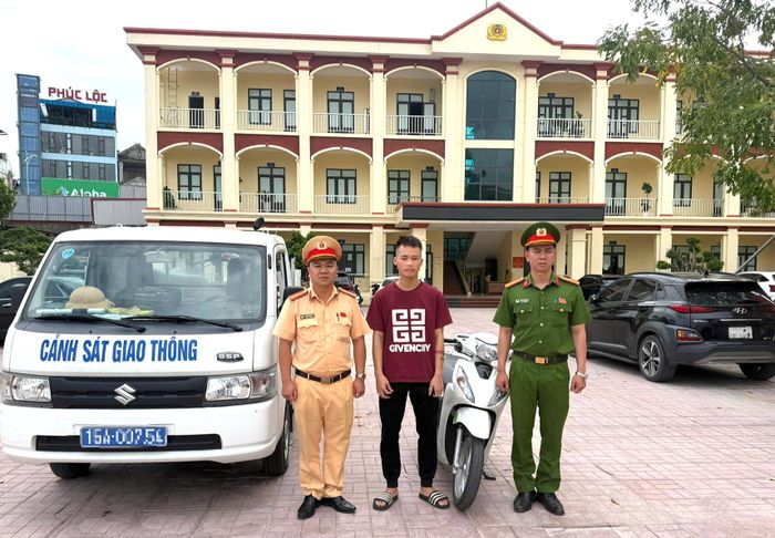 Công an phường An Hải làm việc với P.Q.H vi phạm trật tự an toàn giao thông (Ảnh: Công an TP Hải Phòng).