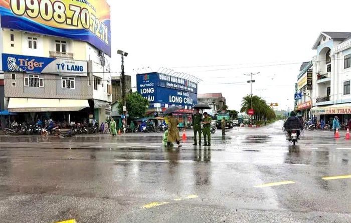 Công an tỉnh Gia Lai tiến hành kiểm tra nồng độ cồn, ma túy đối với các lái xe liên quan. Đồng thời, phối hợp điều tra nguyên nhân vụ tai nạn.
