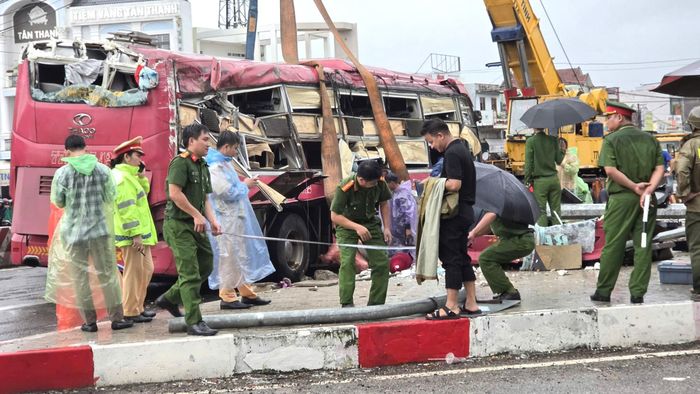 Nhận được tin báo, lực lượng Công an tỉnh Gia Lai bao gồm Trạm CSGT Tuy Phước, công an phường và lực lượng nghiệp vụ công an tỉnh đã có mặt tại hiện trường, phối hợp đưa người gặp nạn đi cấp cứu, cứu hộ phương tiện và phối hợp điều tra vụ tai nạn.