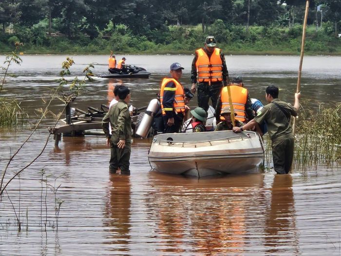 Công tác đảm bảo an toàn cho người dân trong mưa lớn được các đơn vị phối hợp triển khai.