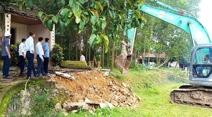 Sau khi được tuyên truyền vận động, người dân đồng thuận cho giải phóng mặt bằng phần diện tích nhà thờ họ Võ, ở thôn Thủy Sơn, xã Kim Bảng.