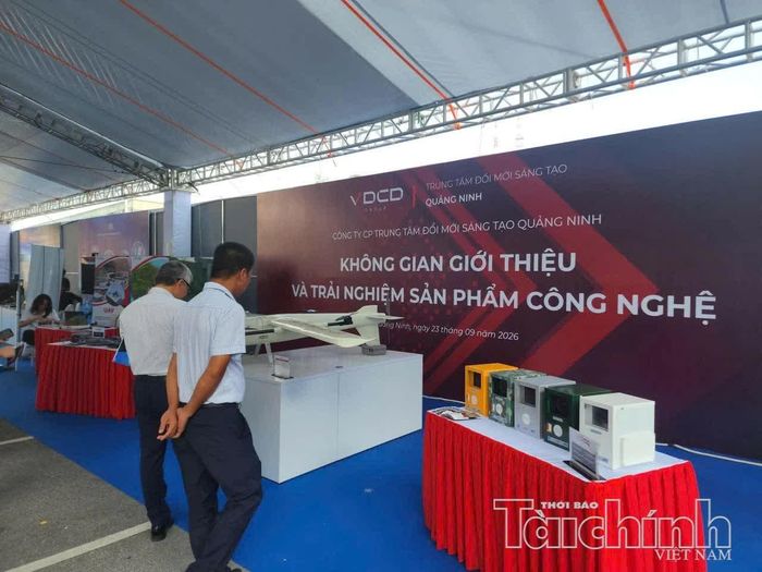 Một số sản phẩm công nghệ được giới thiệu tại diễn đàn. Ảnh T.D