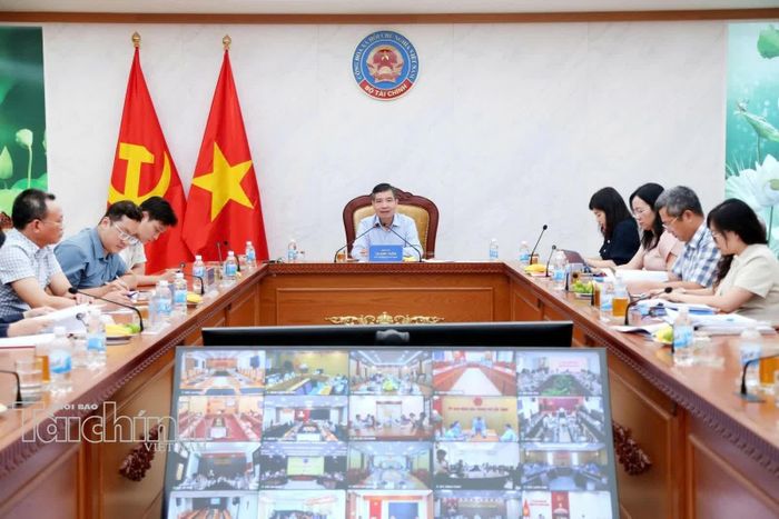 Thứ trưởng Bộ Tài chính Tạ Anh Tuấn chủ trì Hội nghị. Ảnh: Đức Minh